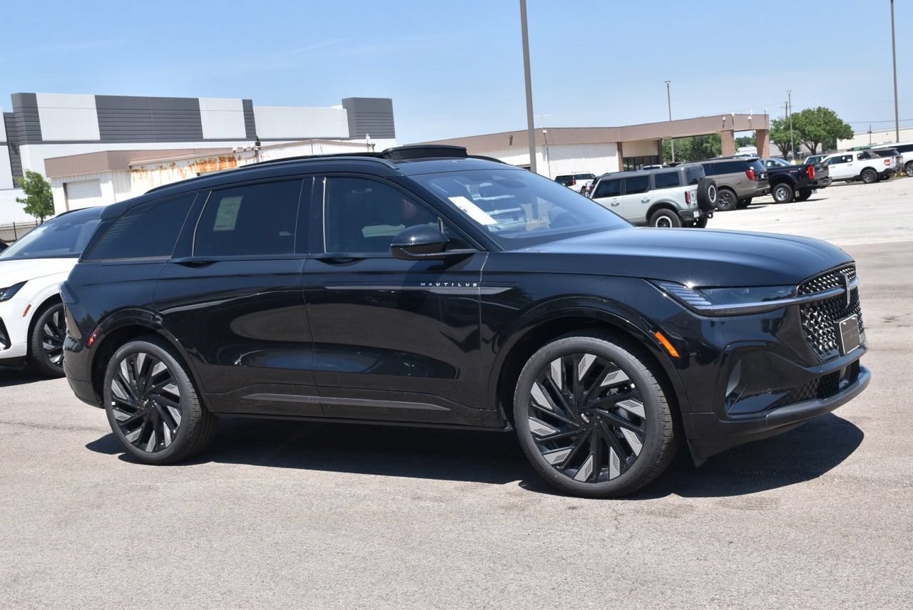 New 2026 Lincoln Nautilus Reserve w/ Jet Appearance Package AWD/4WD image 10