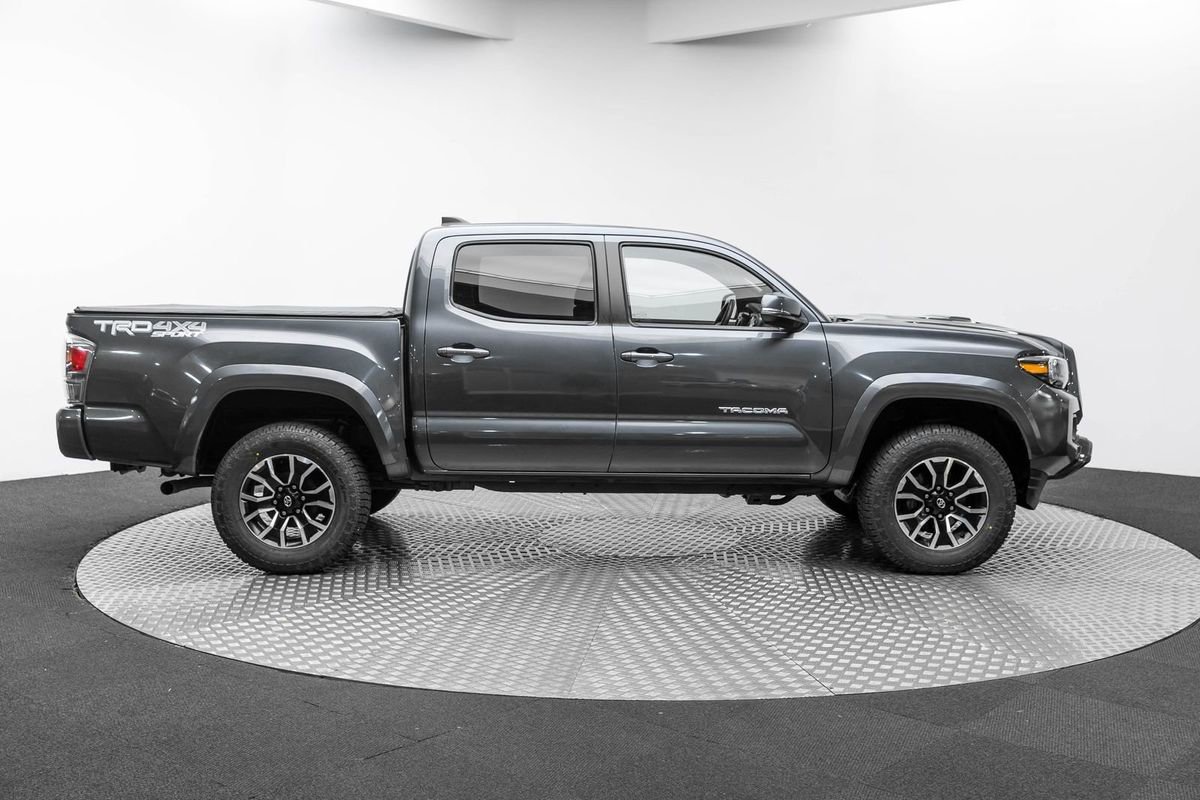 Used 2021 Toyota Tacoma TRD Sport w/ Technology Package image 9
