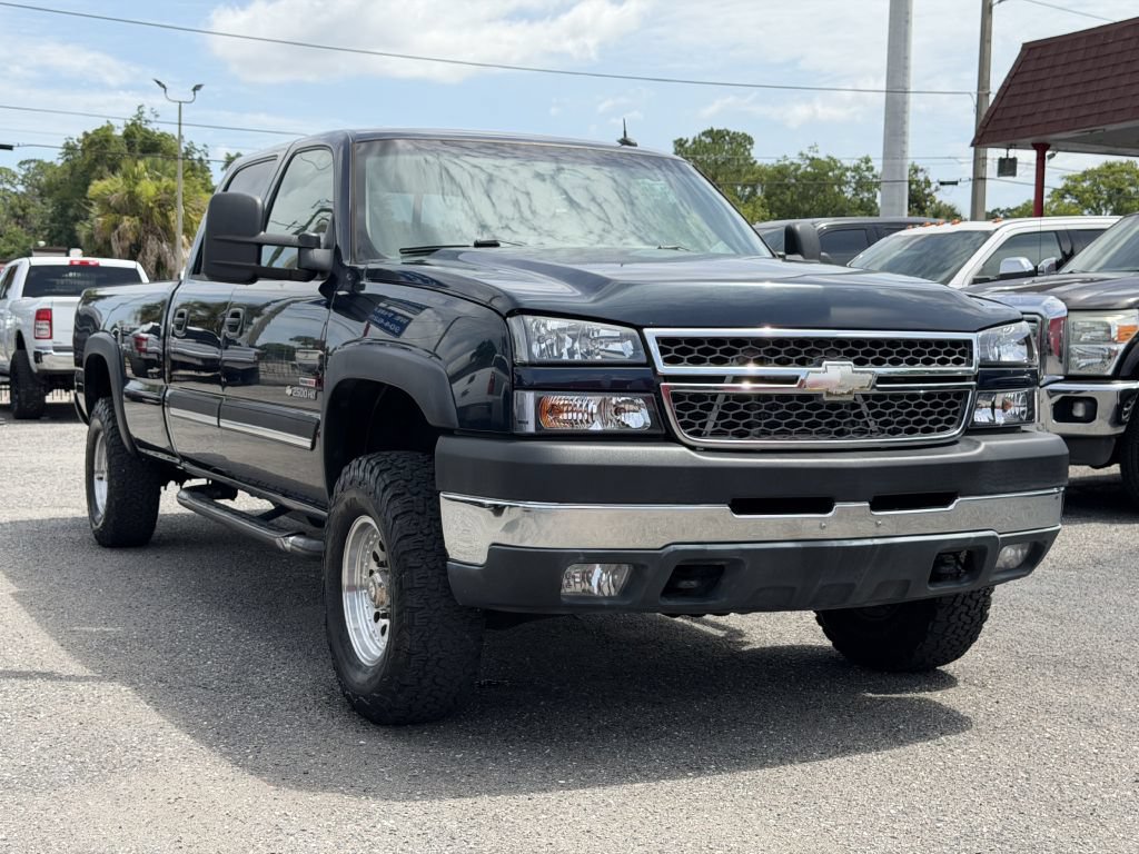 Used 2005 Chevrolet Silverado 2500 LT w/ Heavy-Duty Power Package AWD/4WD image 10