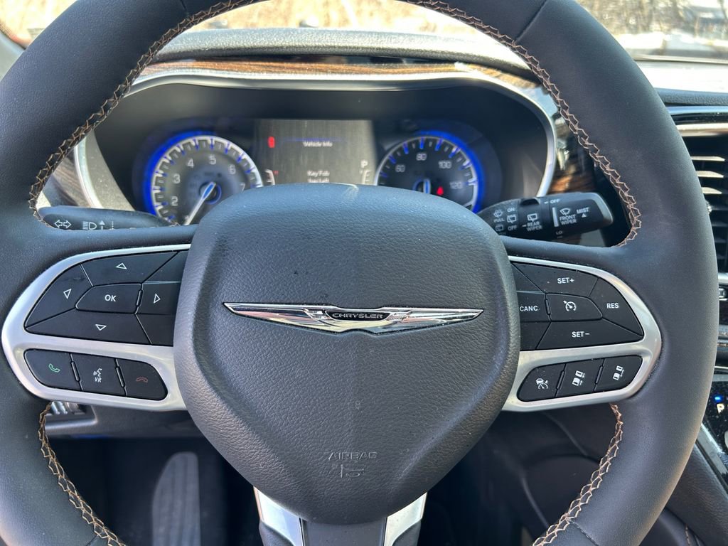Certified 2023 Chrysler Pacifica Pinnacle AWD/4WD image 15