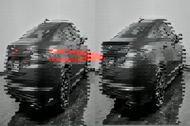 Used 2015 Jaguar XF Portfolio image 10