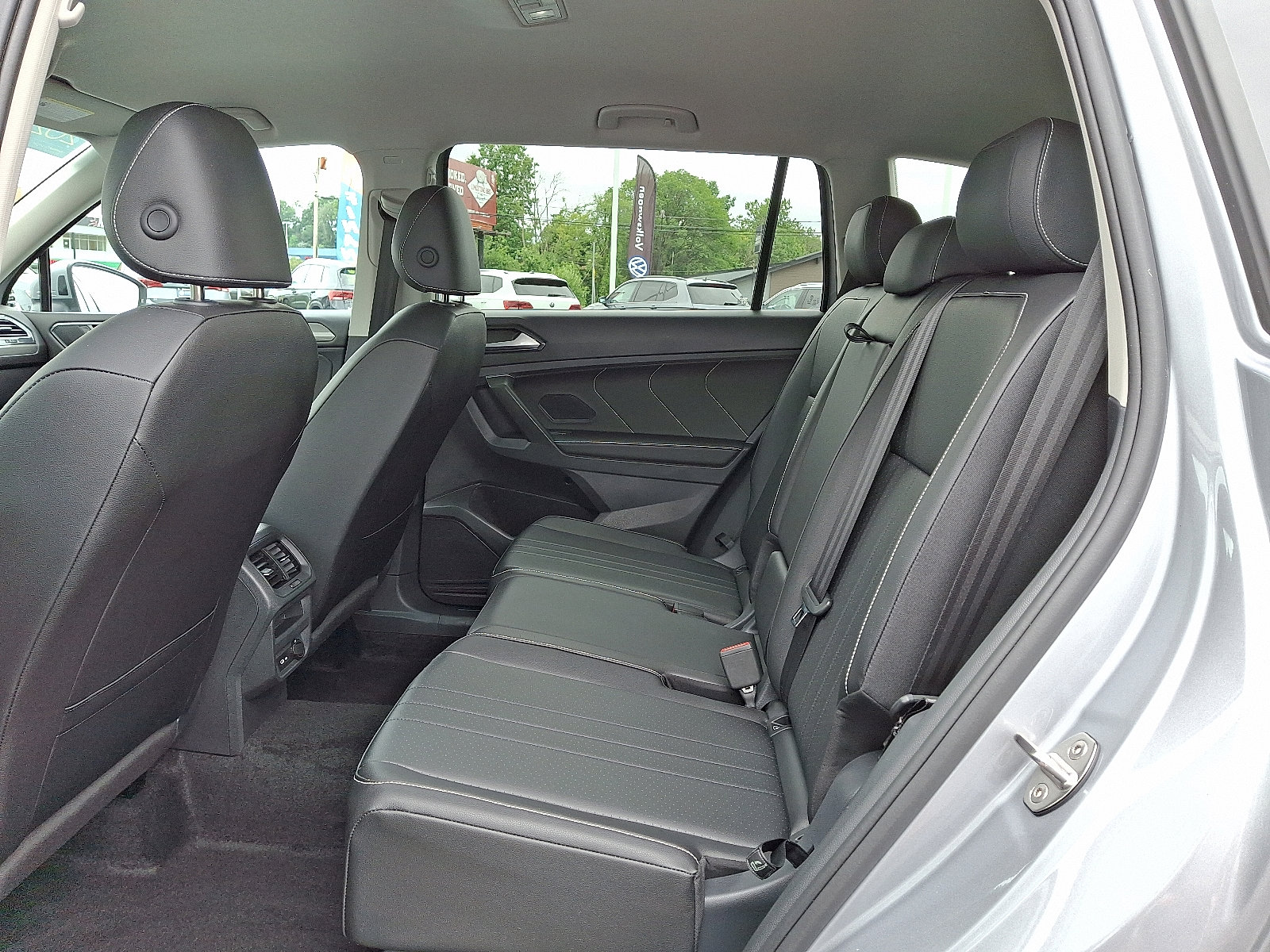 Certified 2024 Volkswagen Tiguan SE image 10