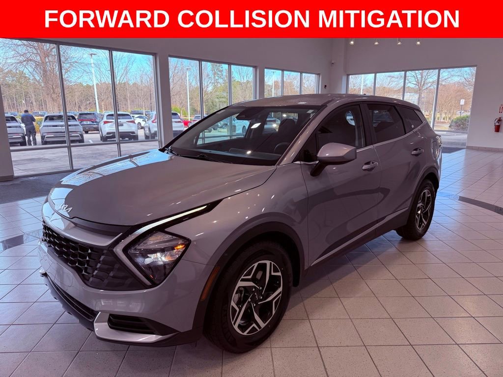 Used 2023 Kia Sportage LX image 3