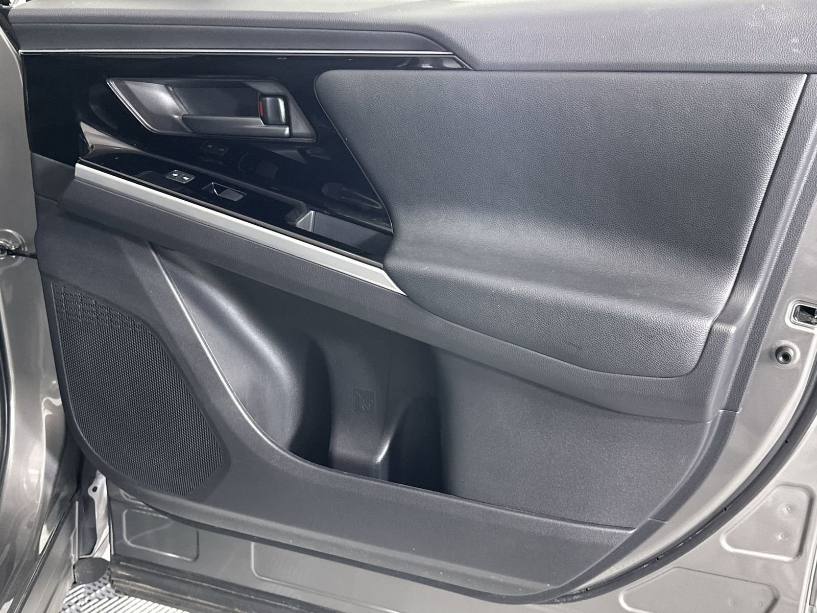 Used 2024 Toyota bZ4X XLE FWD image 31