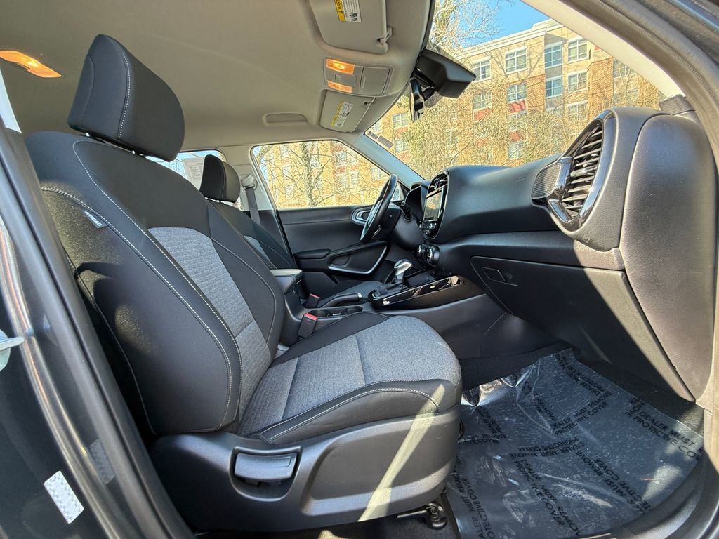 Used 2020 Kia Soul EX image 25