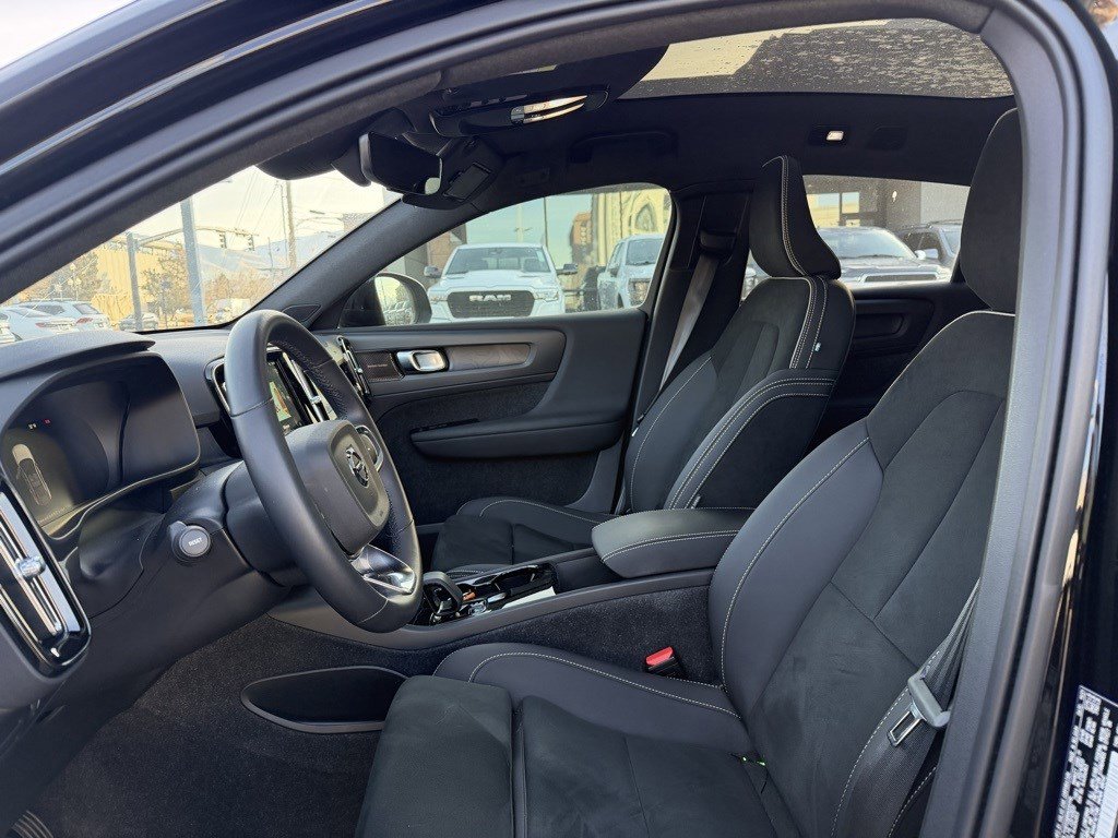 Used 2022 Volvo C40 P8 Recharge Ultimate image 8