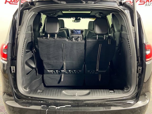 Used 2024 Chrysler Pacifica Limited w/ S Appearance Package FWD image 28