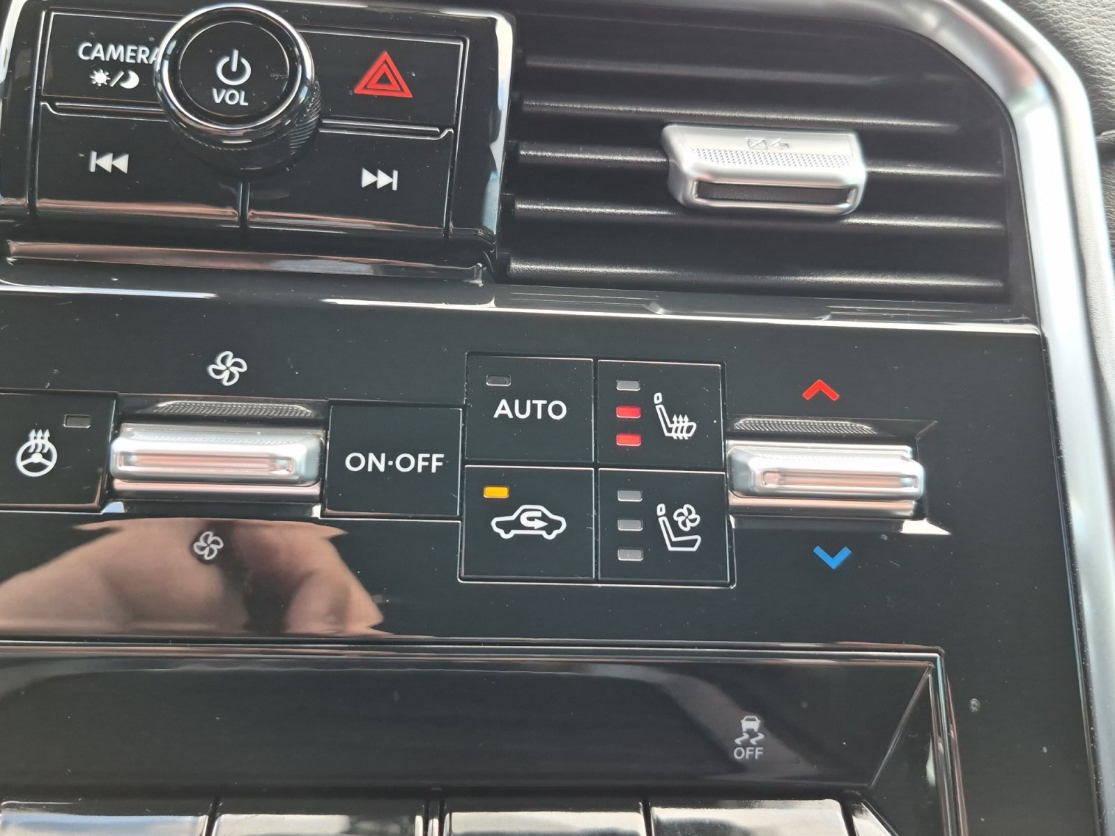 Used 2025 Nissan Armada Platinum RWD image 25