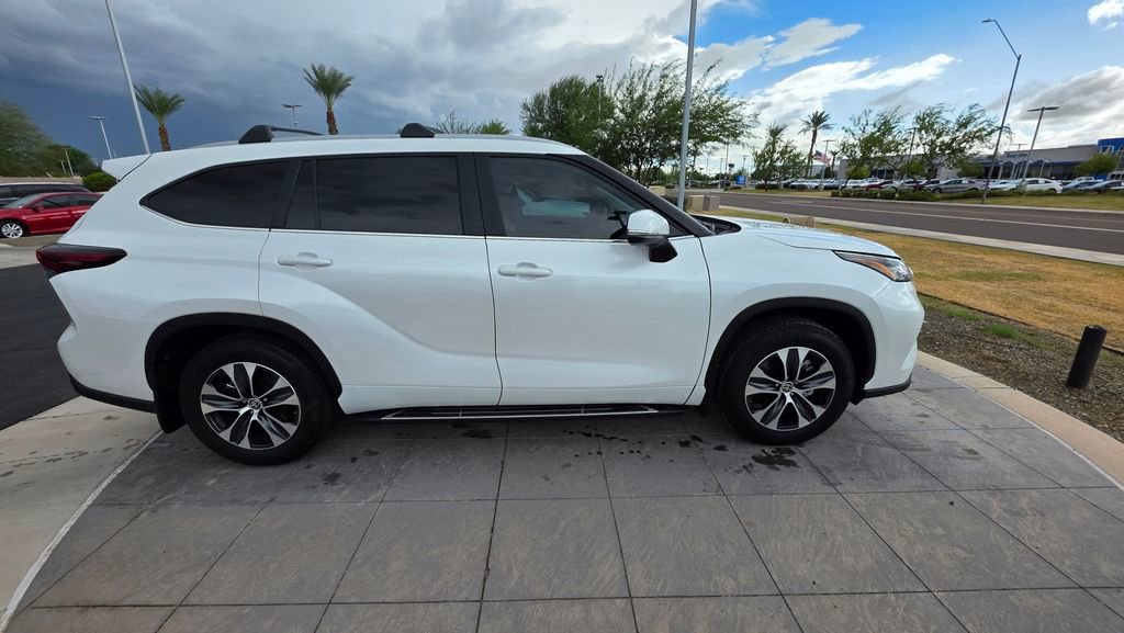 Certified 2024 Toyota Highlander XLE image 4