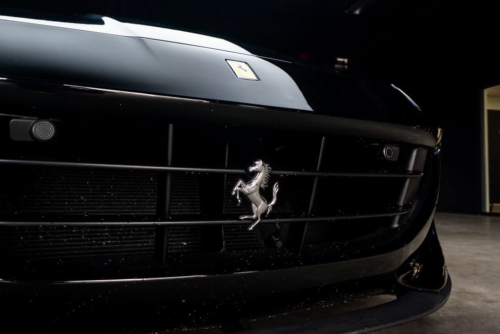 Used 2019 Ferrari Portofino RWD image 5