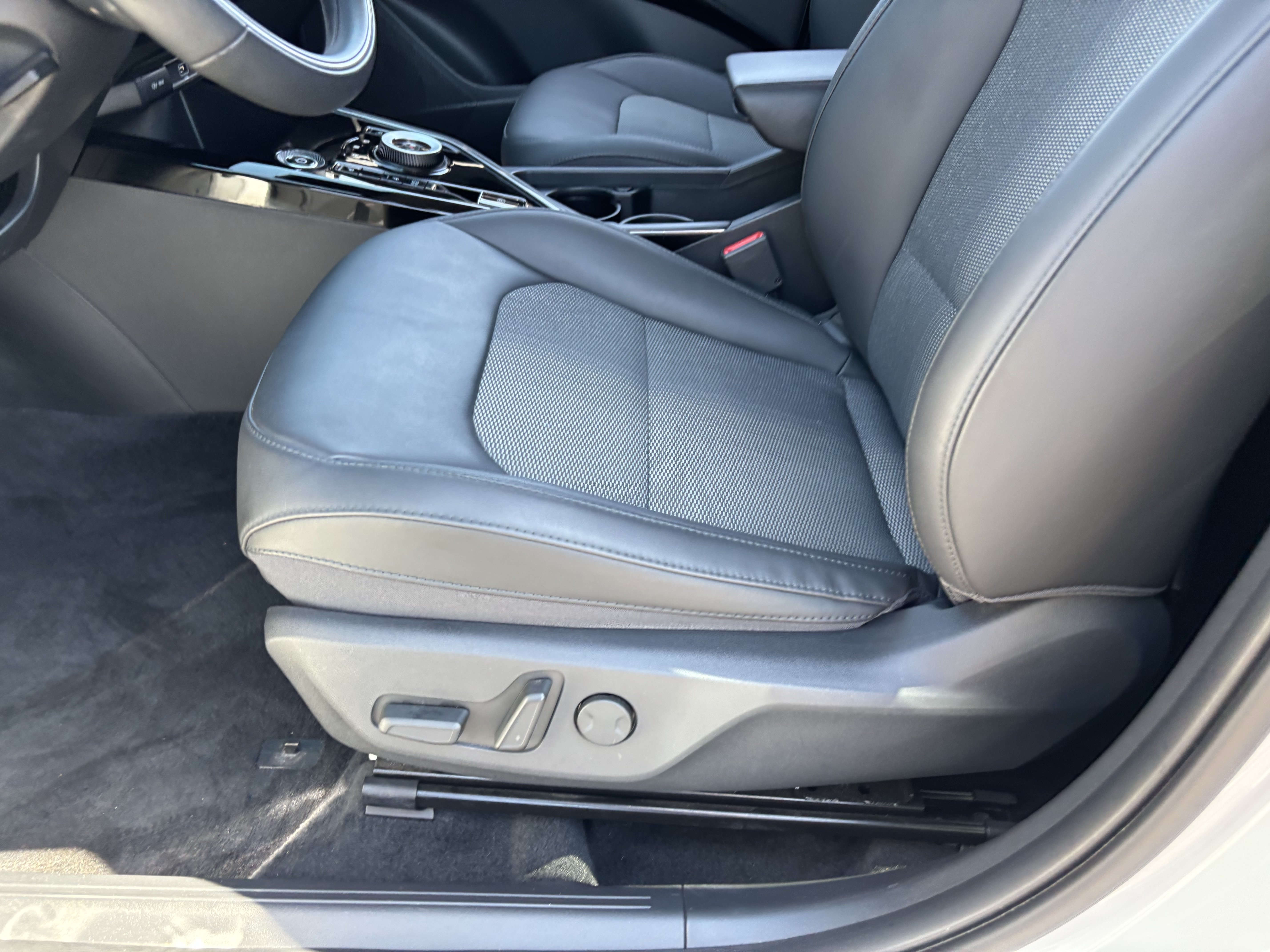 Certified 2023 Kia Niro Wind w/ Wind Preserve Package FWD image 18