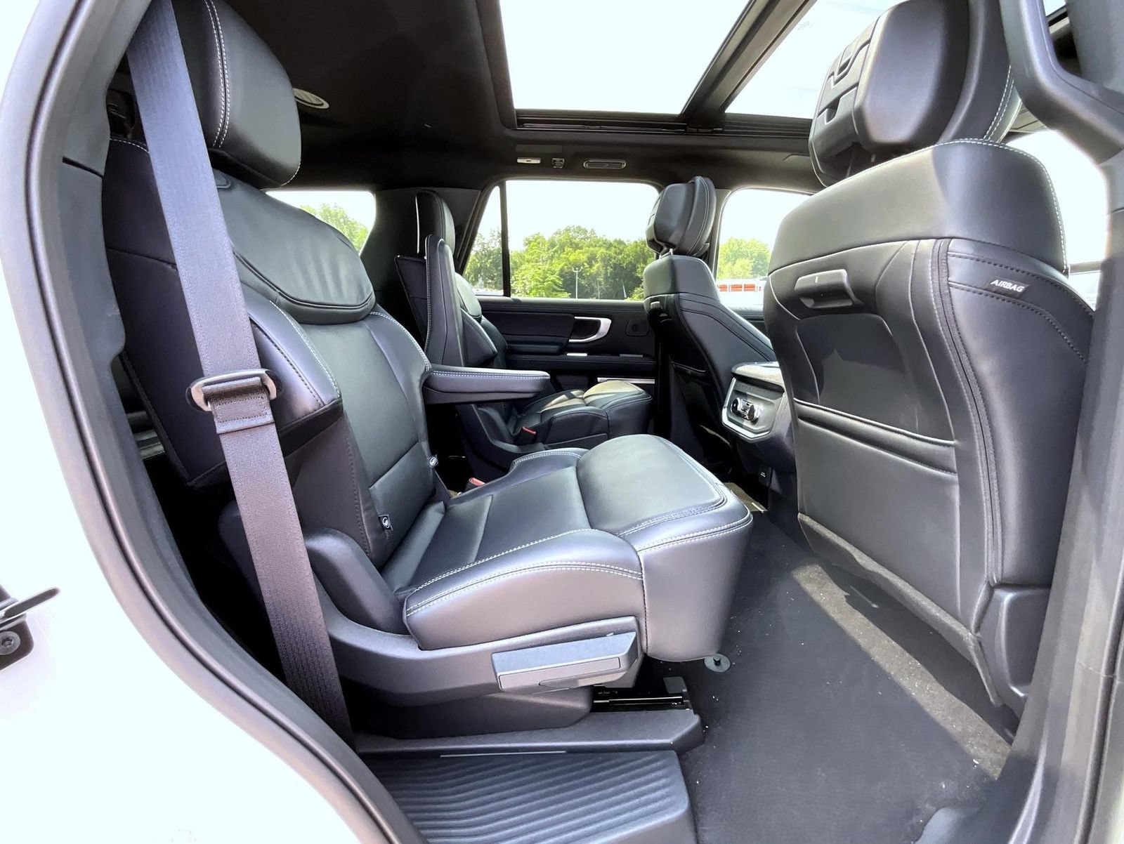 New 2027 Ford Expedition Platinum w/ Stealth Appearance Package AWD/4WD image 23