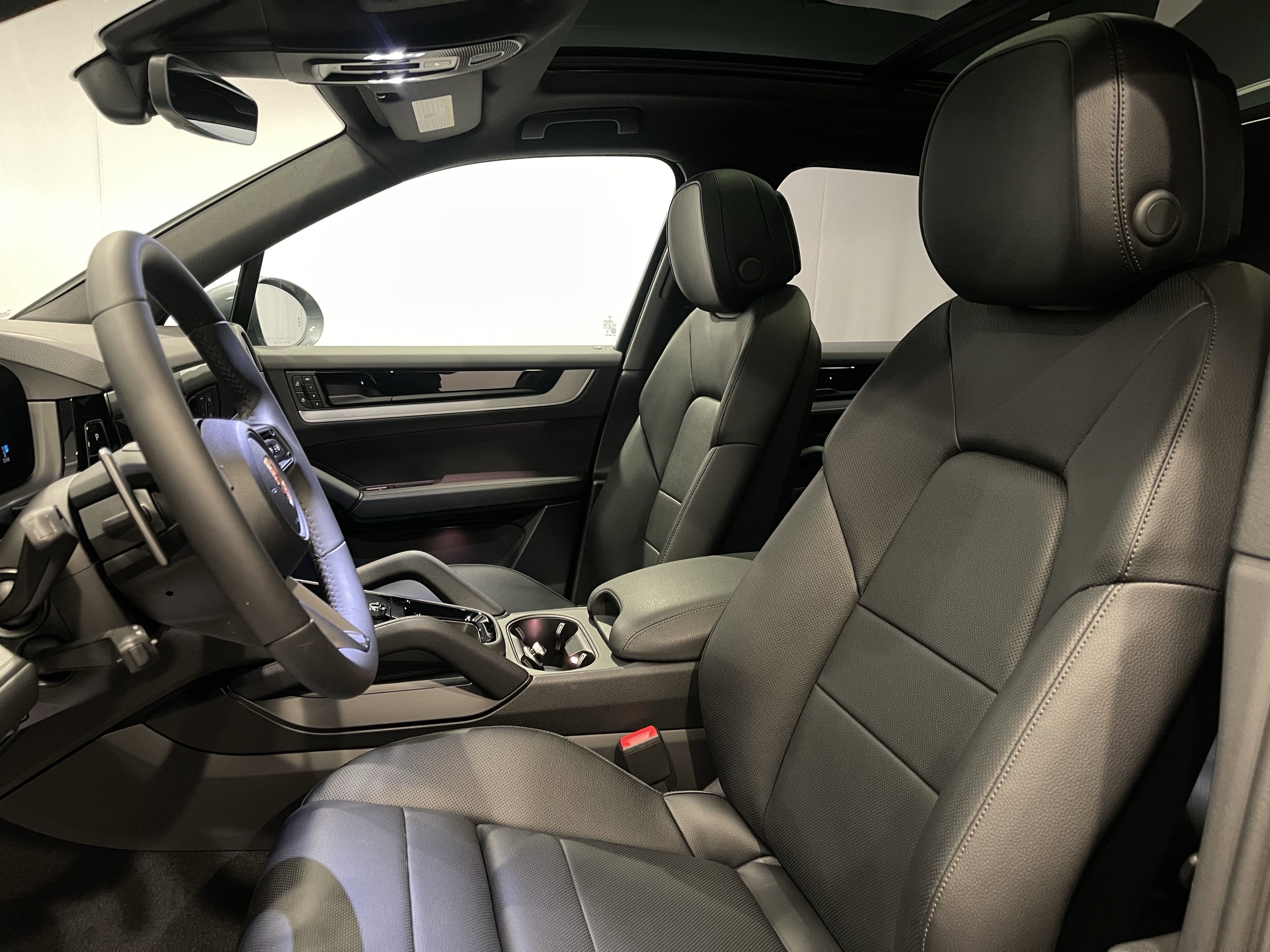Used 2026 Porsche Cayenne image 14