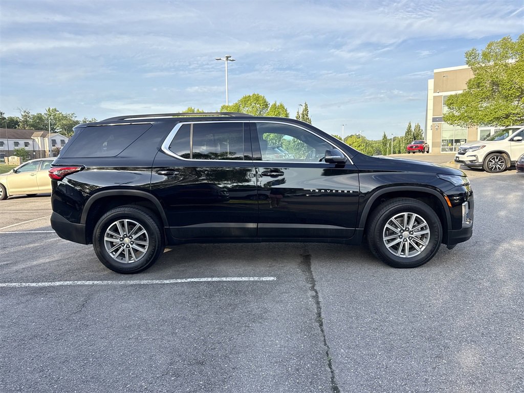 Used 2022 Chevrolet Traverse LT image 2
