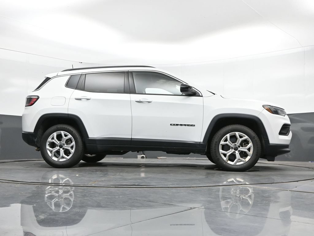 Used 2025 Jeep Compass Latitude AWD/4WD image 37