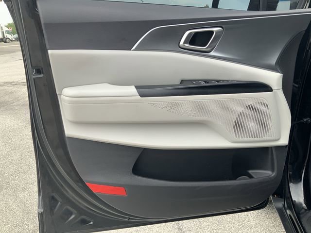 Used 2023 Kia Carnival LX image 14