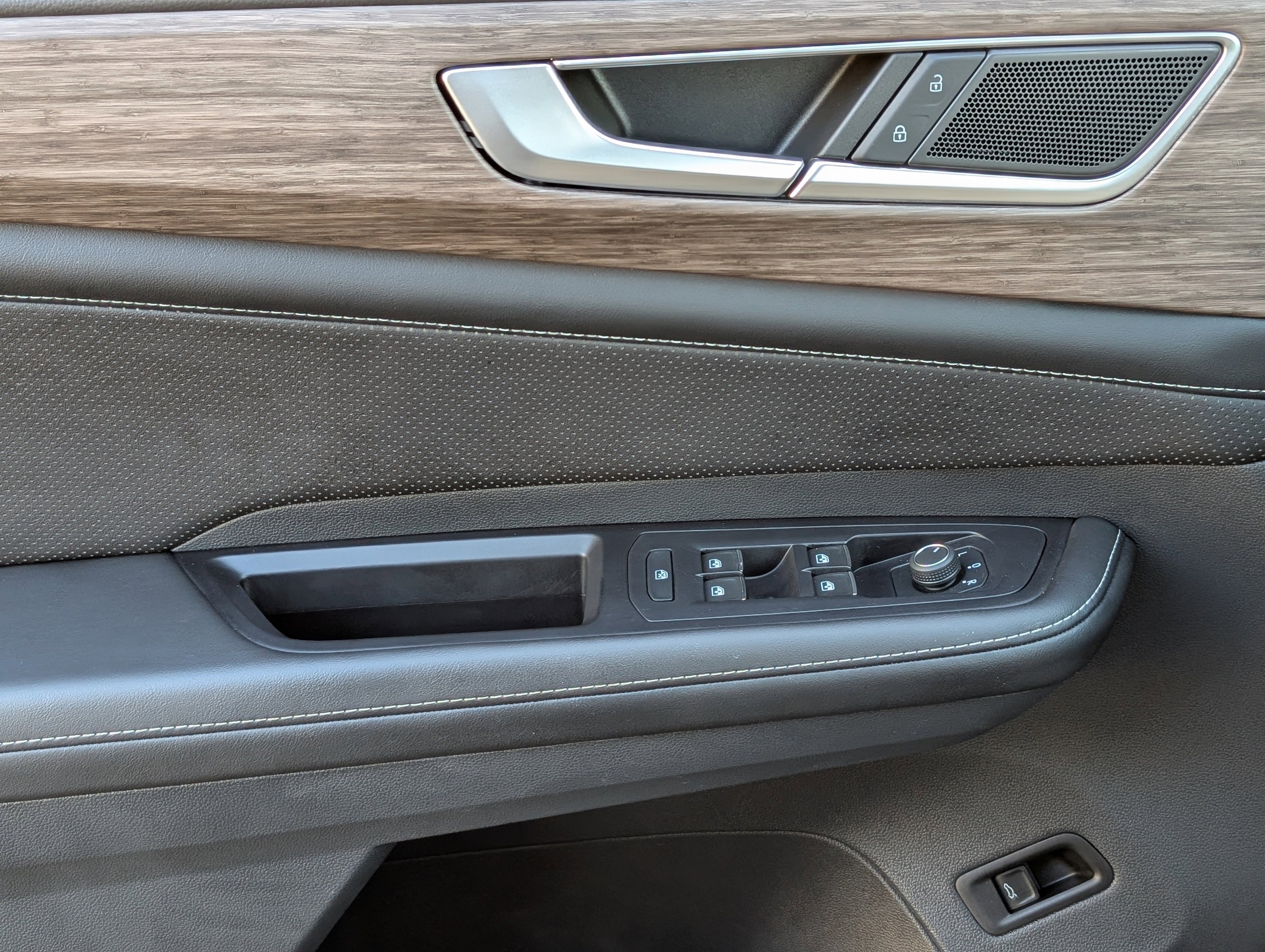 Used 2024 Volkswagen Atlas SEL image 16