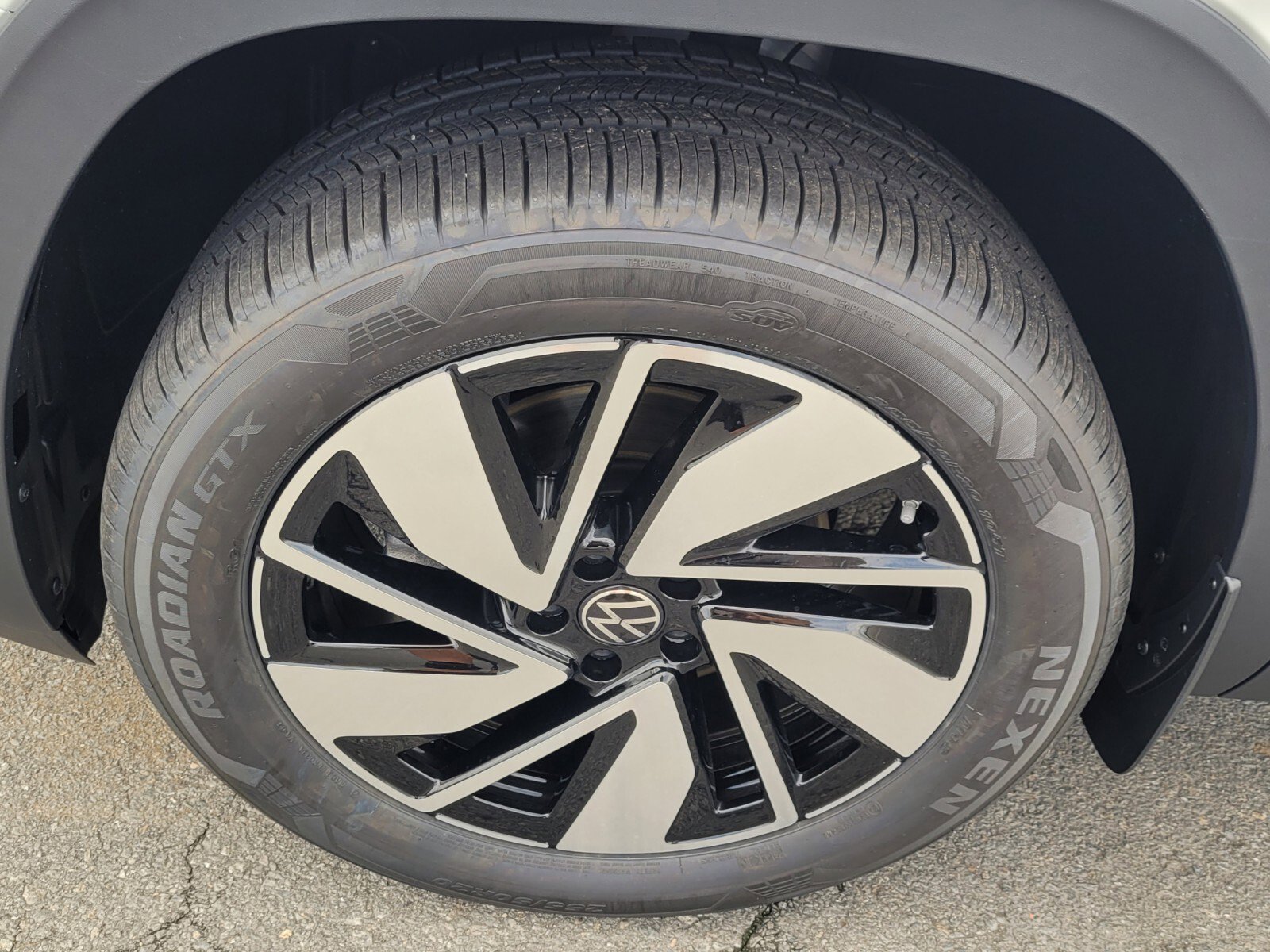 New 2026 Volkswagen Atlas SE image 12
