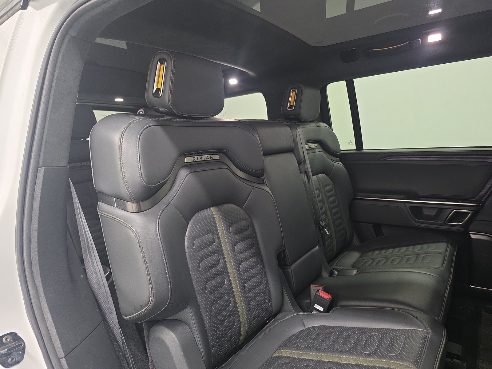 Used 2024 Rivian R1S Adventure AWD/4WD image 23