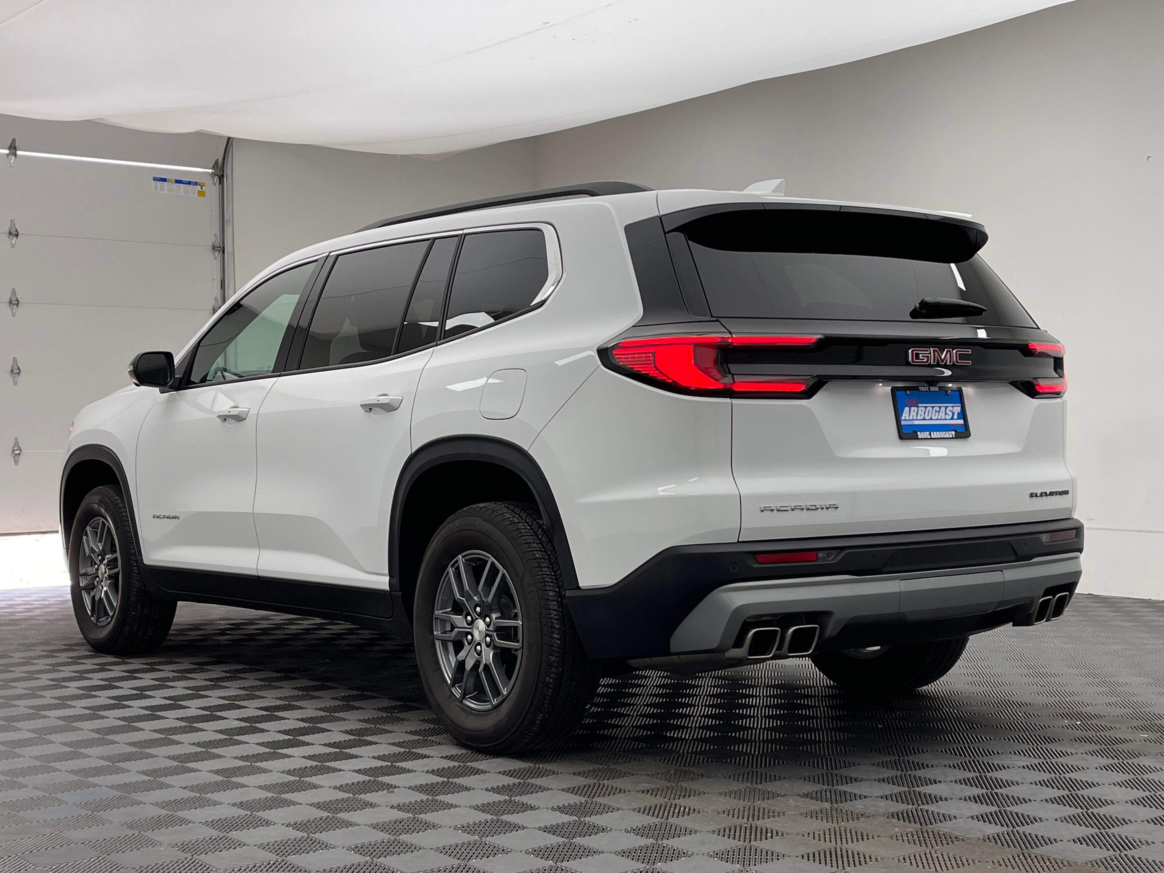Used 2025 GMC Acadia Elevation FWD image 11