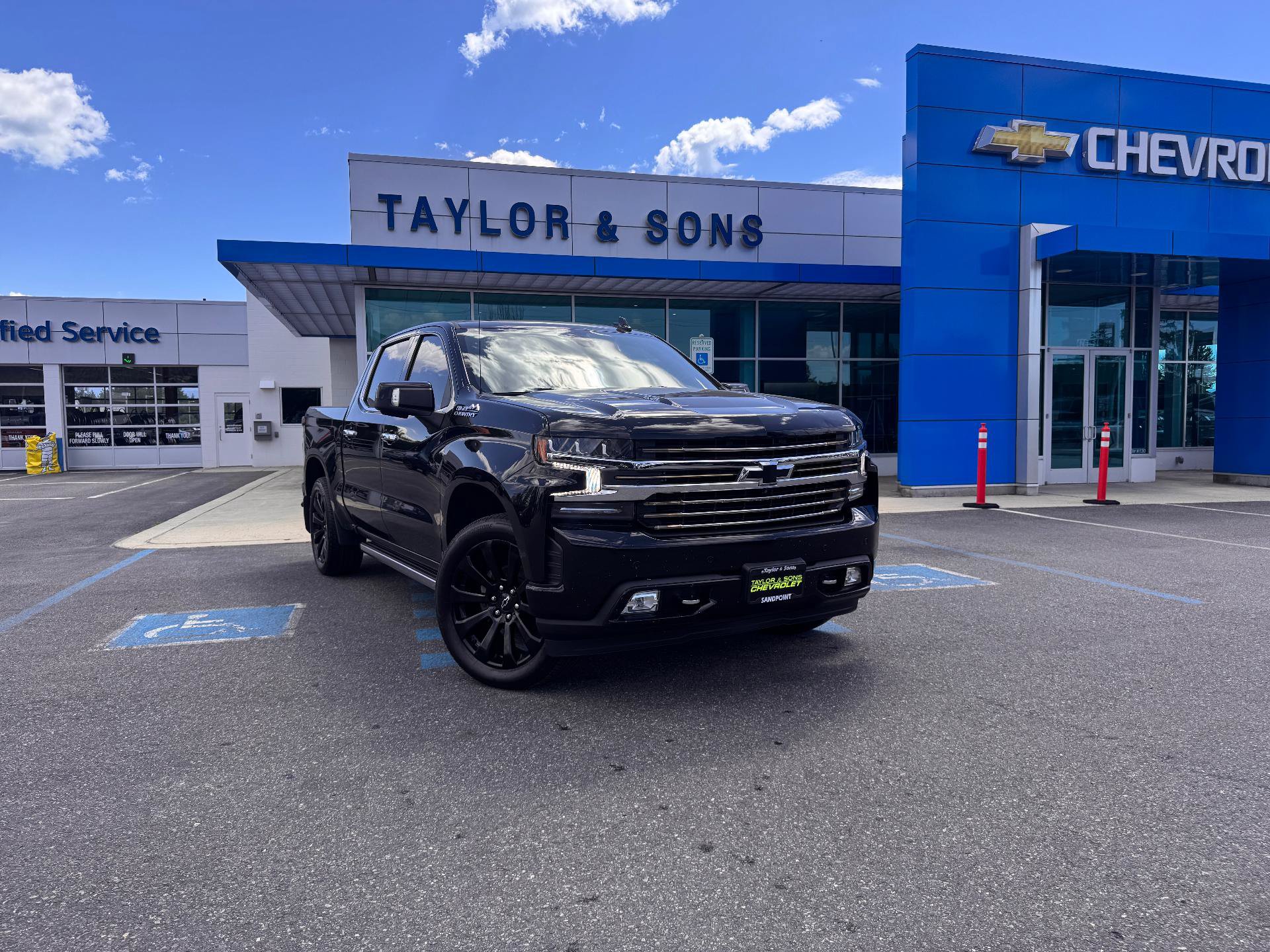 Used 2021 Chevrolet Silverado 1500 High Country w/ Technology Package AWD/4WD image 1
