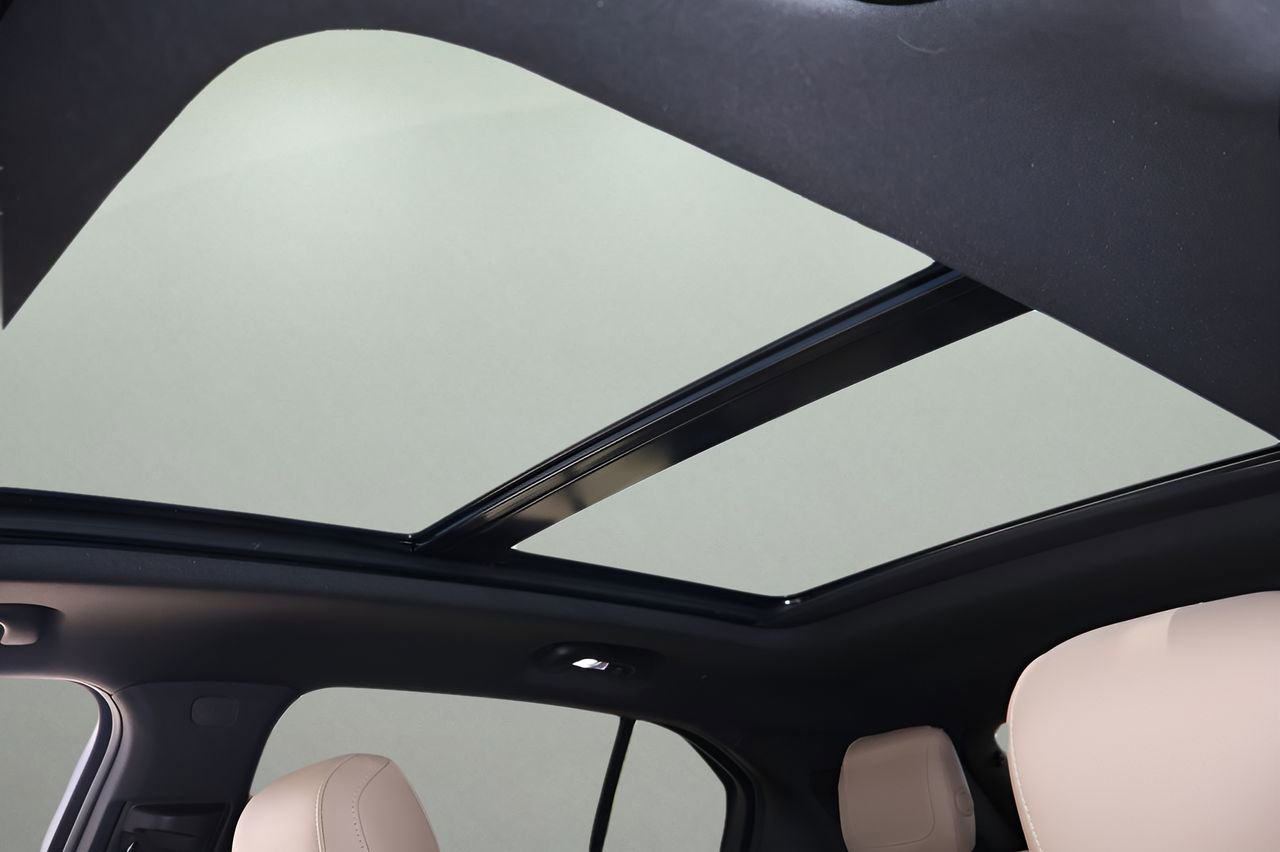 Certified 2024 Cadillac XT4 Premium Luxury image 26