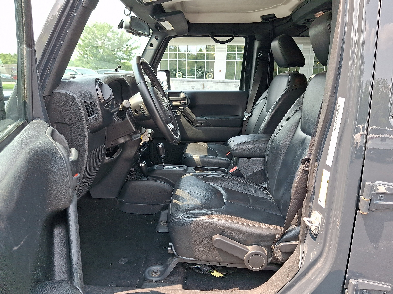 Used 2017 Jeep Wrangler Unlimited Sahara AWD/4WD image 14