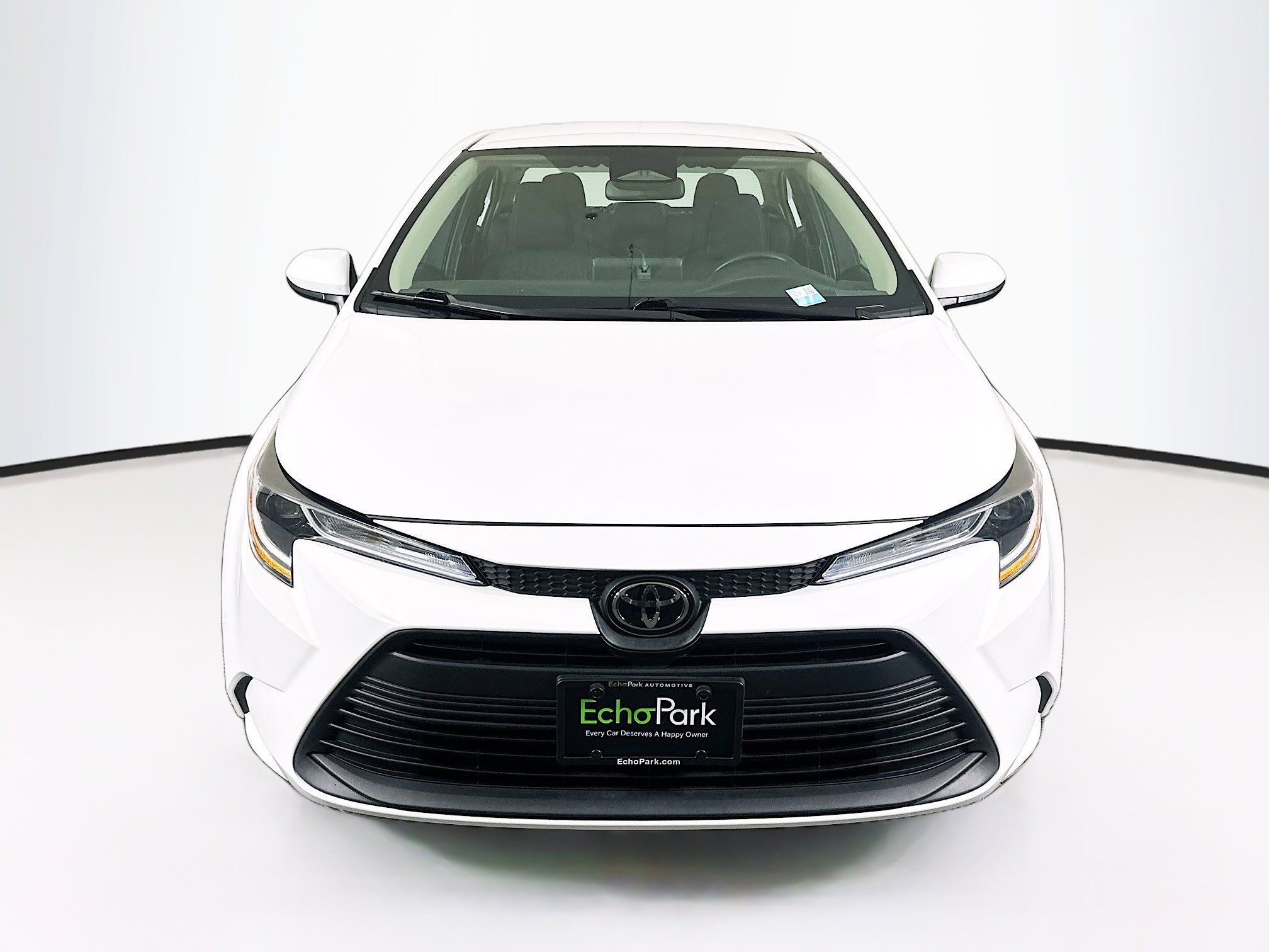 Used 2024 Toyota Corolla LE image 2