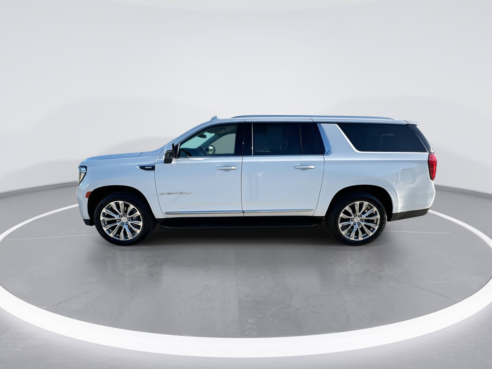 Used 2023 GMC Yukon XL Denali w/ Max Trailering Package AWD/4WD image 5
