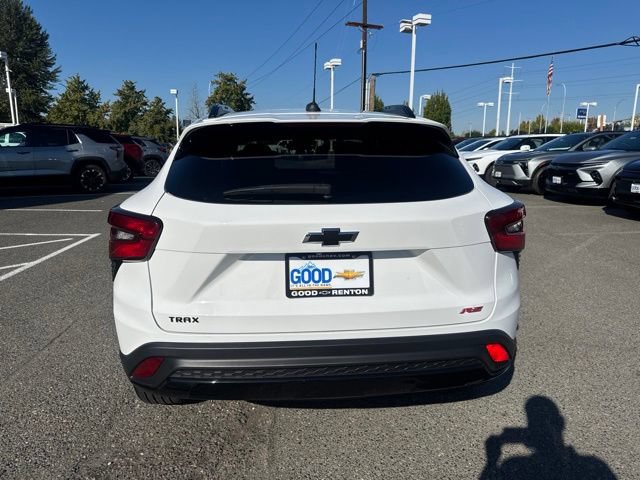 Used 2024 Chevrolet Trax RS w/ Sunroof Package FWD image 4