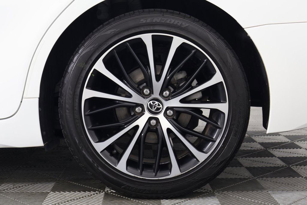 Used 2020 Toyota Camry SE FWD image 16