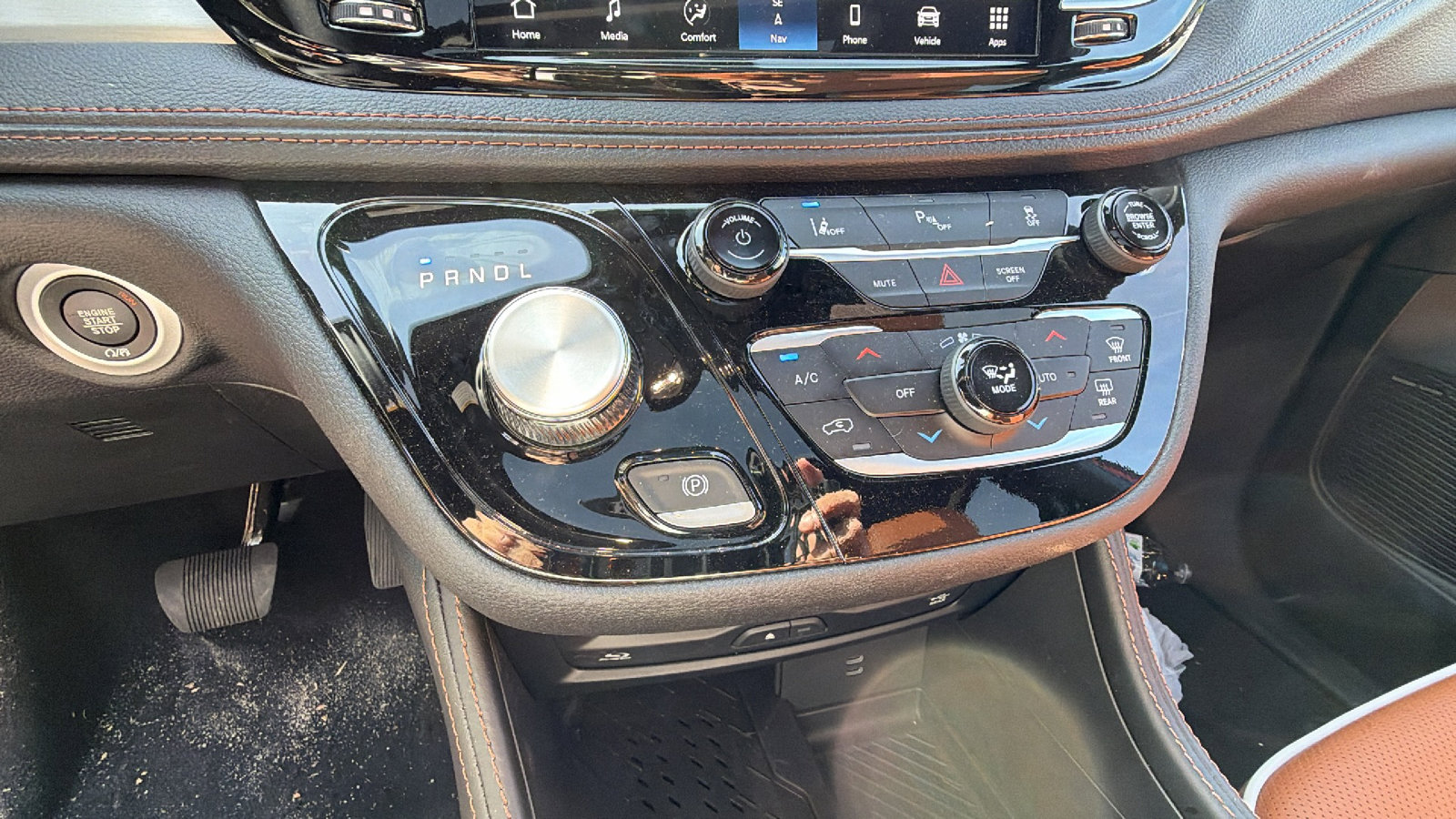 Used 2026 Chrysler Pacifica Pinnacle FWD image 36