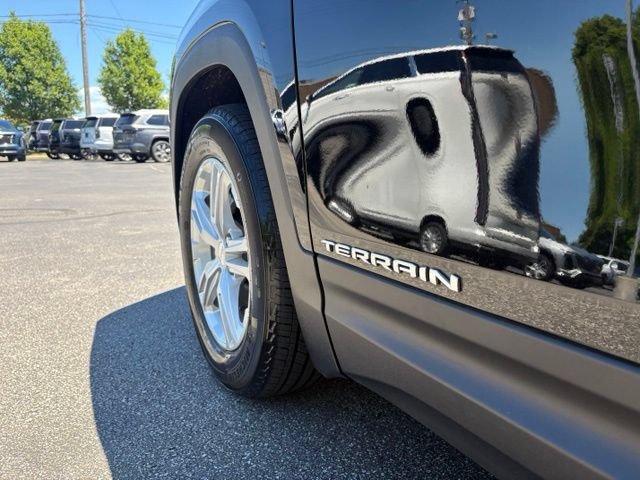 Used 2024 GMC Terrain SLE w/ LPO, Floor Liner Package FWD image 15