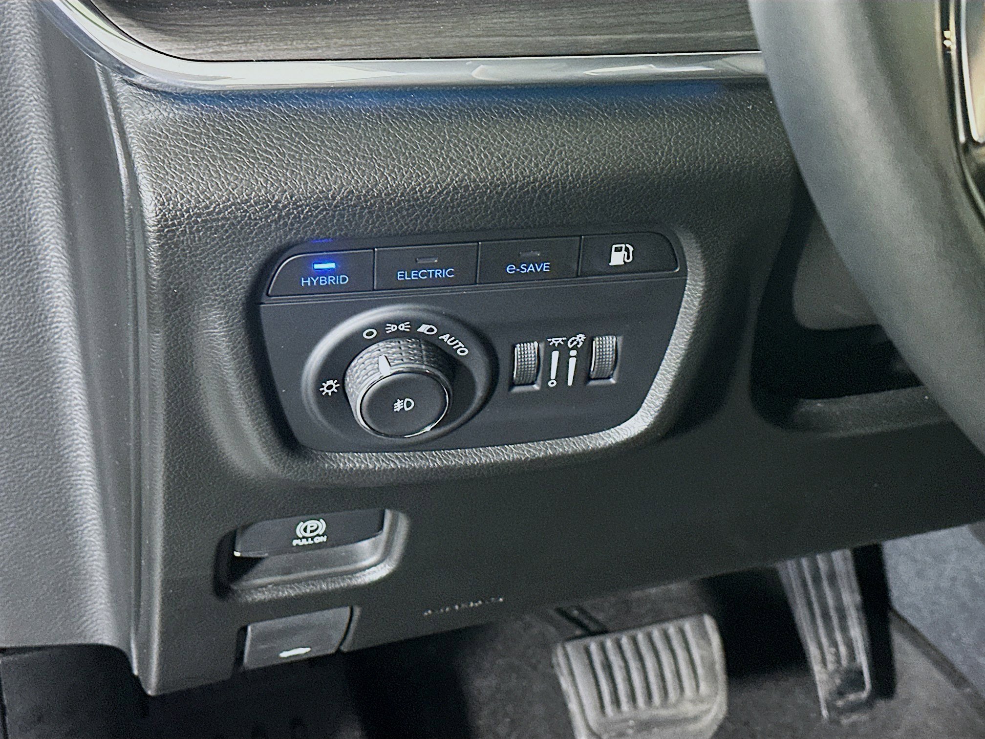 Used 2023 Jeep Grand Cherokee Overland w/ Advanced Protech Group III image 17