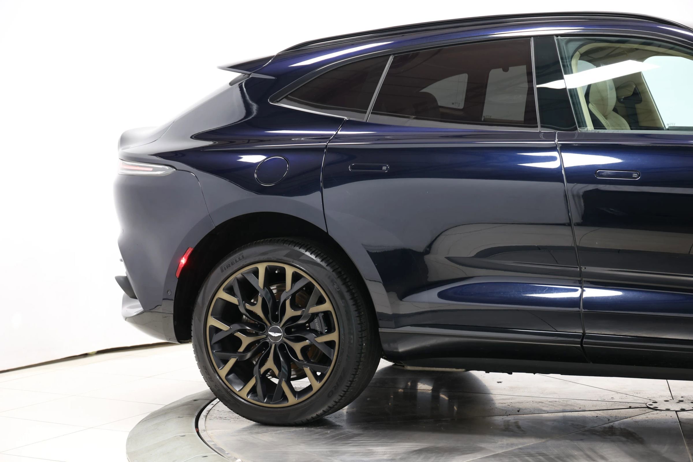 Used 2021 Aston Martin DBX image 72