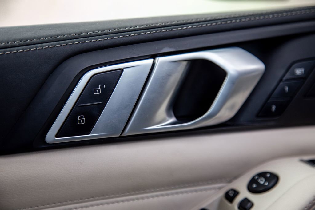 Used 2020 BMW X5 M50i image 18