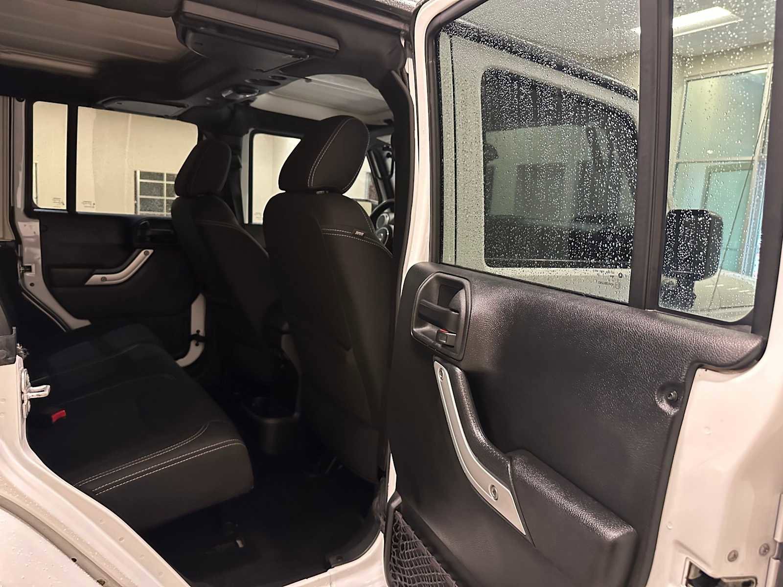 Used 2017 Jeep Wrangler Unlimited Sahara image 24