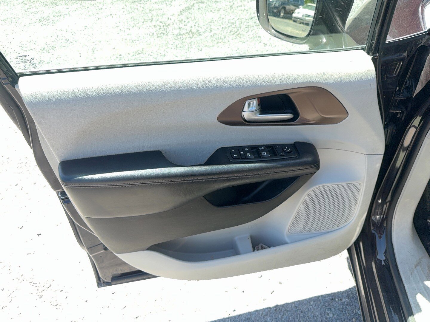 Used 2019 Chrysler Pacifica Touring-L FWD image 12