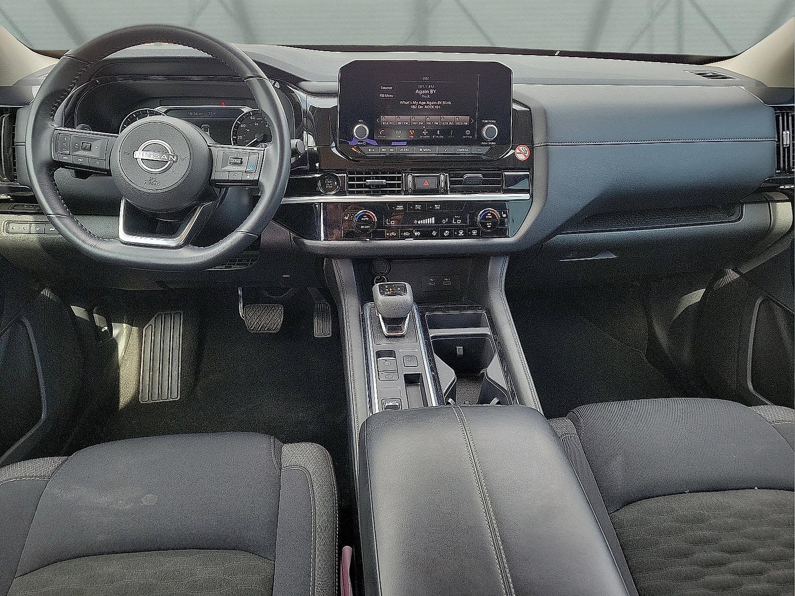 Used 2025 Nissan Pathfinder SV FWD image 9