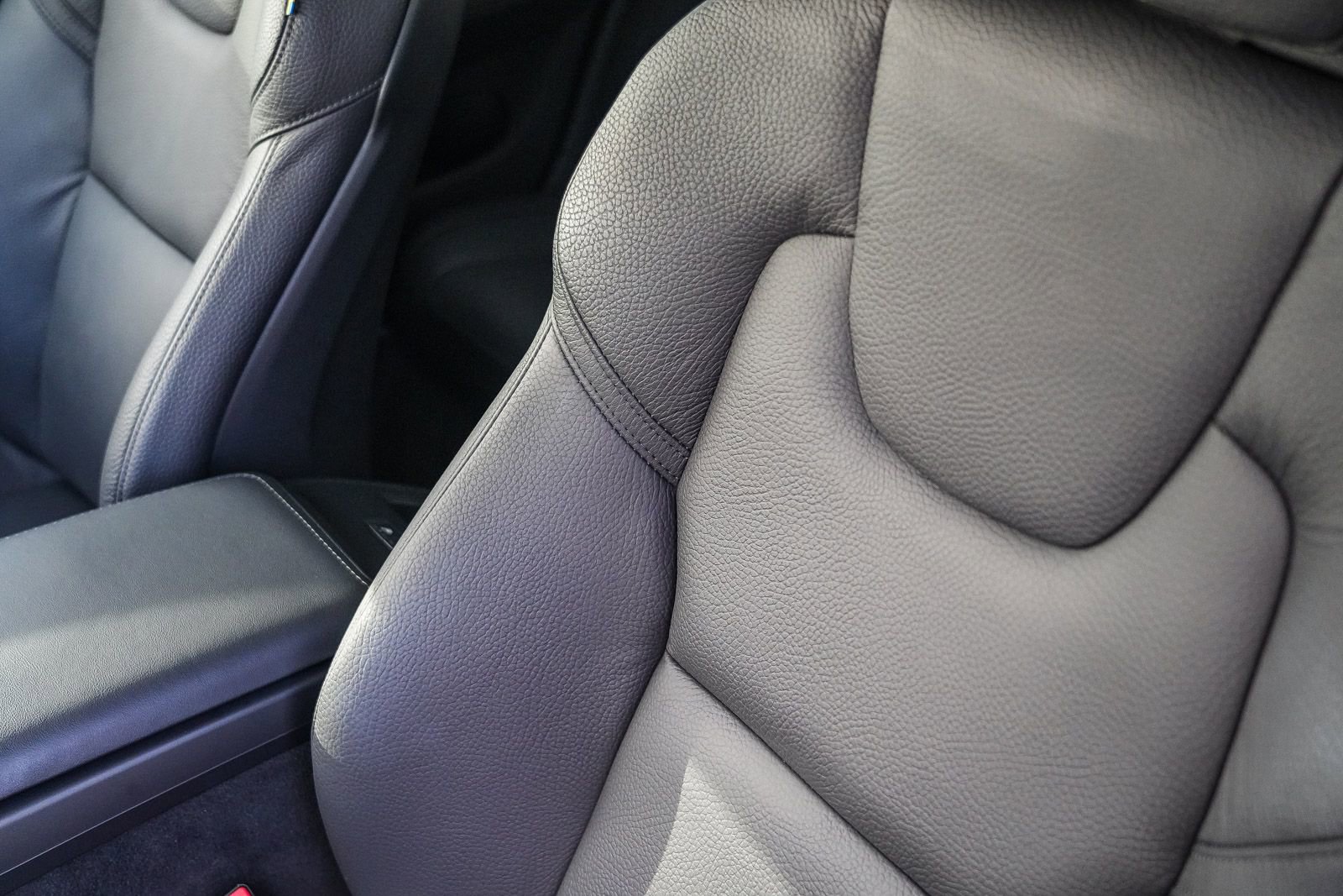 Used 2025 Volvo V60 B5 Cross Country Plus image 27