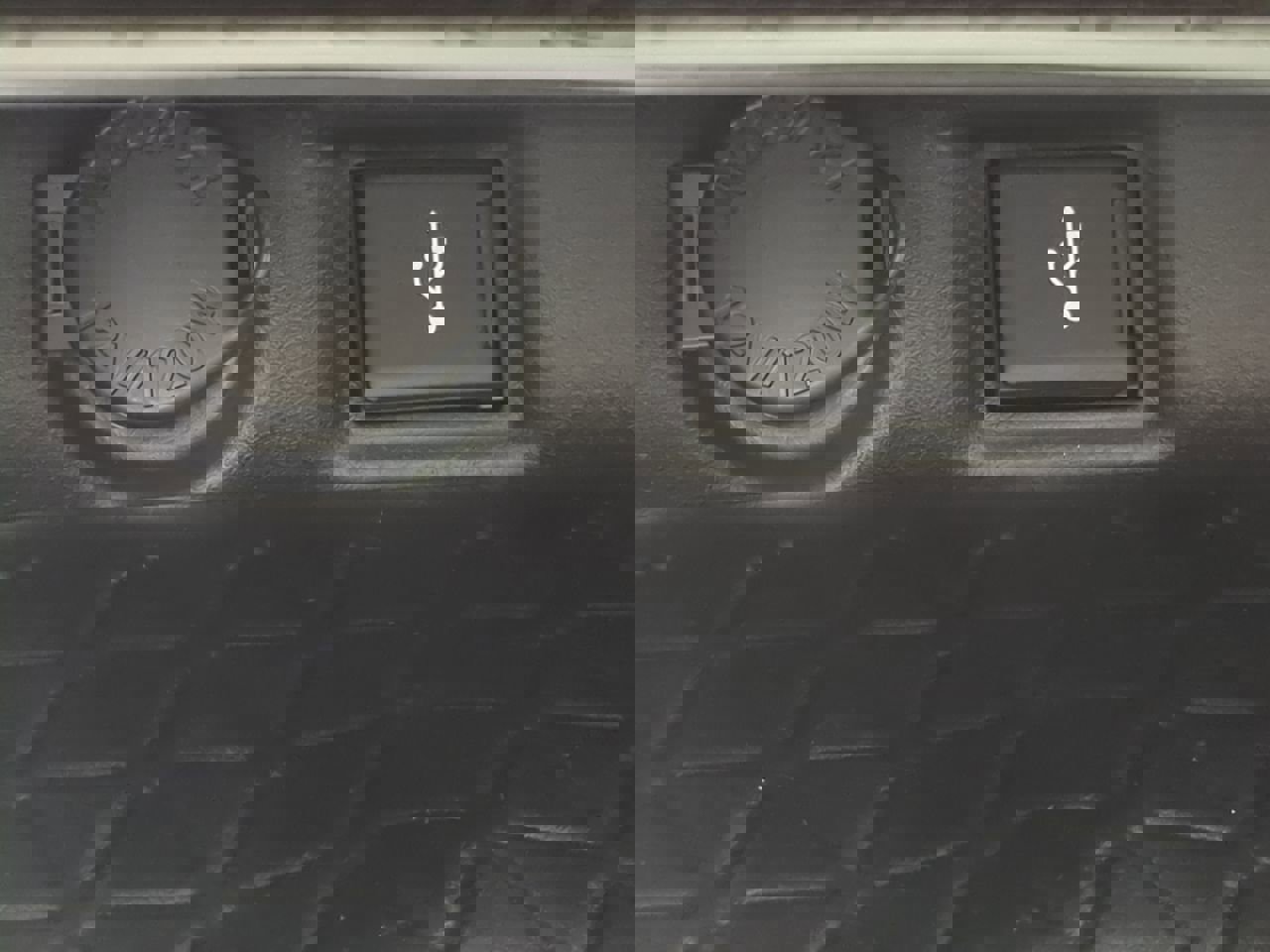 Used 2020 Toyota RAV4 XLE Premium image 18