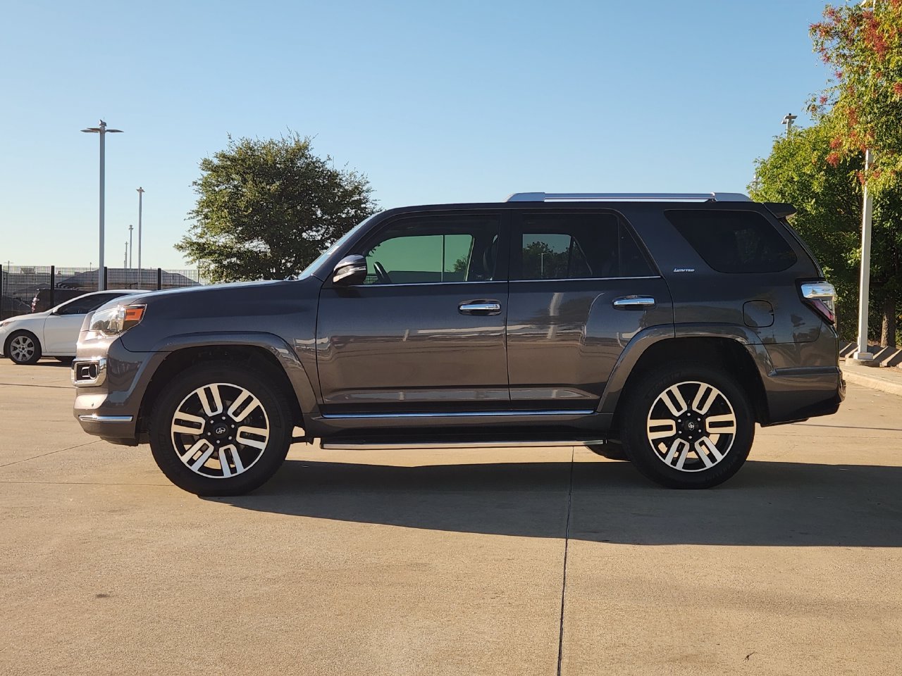 Used 2017 Toyota 4Runner Limited AWD/4WD image 4