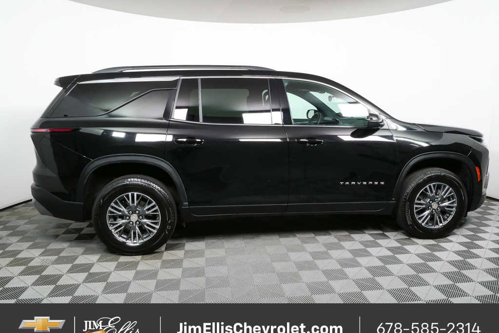 Certified 2025 Chevrolet Traverse LT image 2