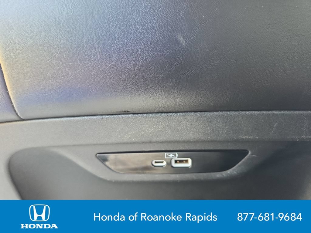Used 2023 Chrysler Pacifica Limited FWD image 26