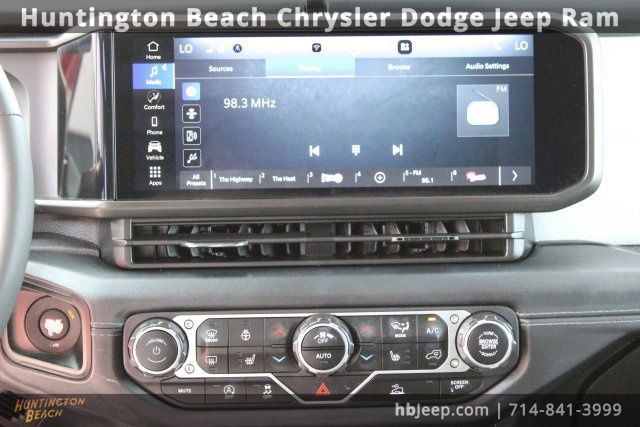 Used 2024 Jeep Wrangler Sahara image 16