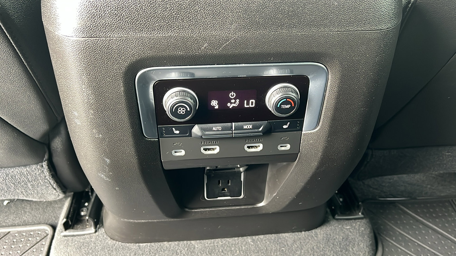 Used 2021 Chevrolet Tahoe Premier w/ Premium Package image 20