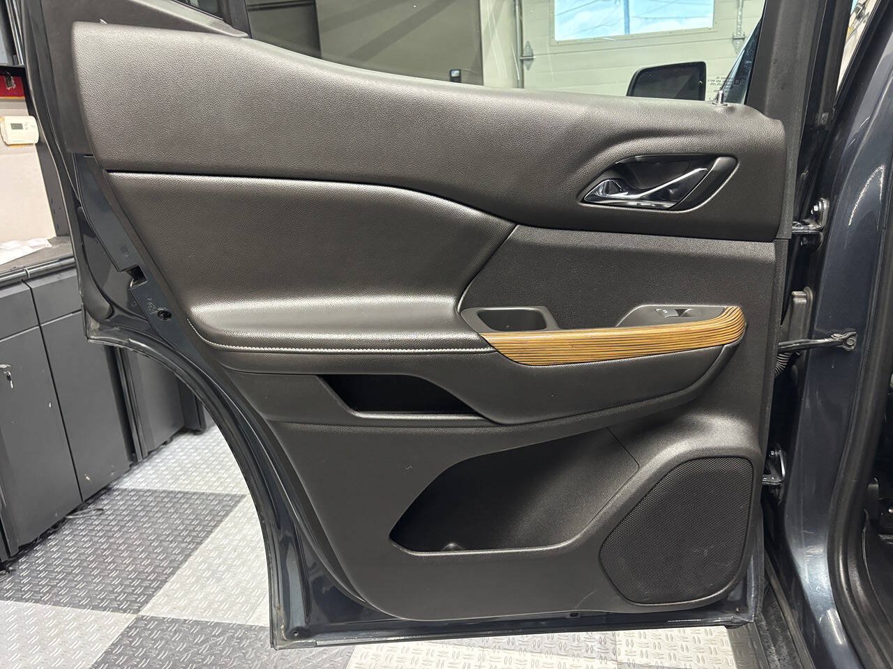 Used 2019 GMC Acadia SLE w/ LPO, Floor Liner Package FWD image 16
