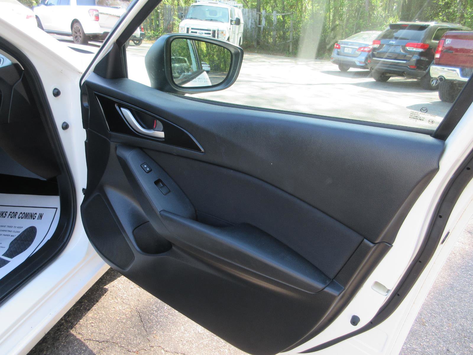 Used 2015 MAZDA MAZDA3 i Sport FWD image 14