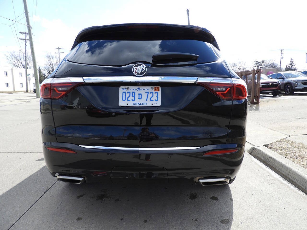 Used 2022 Buick Enclave Essence w/ Experience Buick Package FWD image 8
