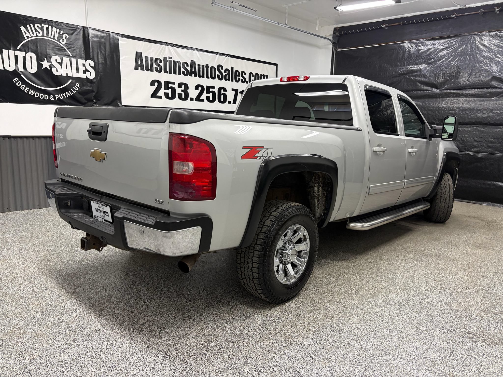 Used 2010 Chevrolet Silverado 2500 LTZ AWD/4WD image 3